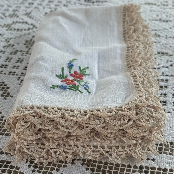 Two Tea Tray Embroidered Cloths. Centerpiece Doilie 1920s Cross Stitch Flowers - Picture 7 of 9